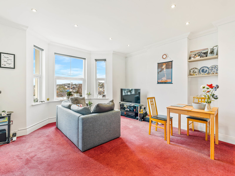 2 Bed Apartment For Sale in Redhill